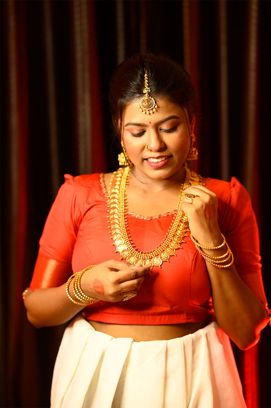 Reception look with traditional jewellery